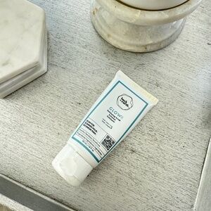 NEW Back to Earth GLOW Exfoliating Scrub 1.8oz  17 Ingredients Anti Aging Skin